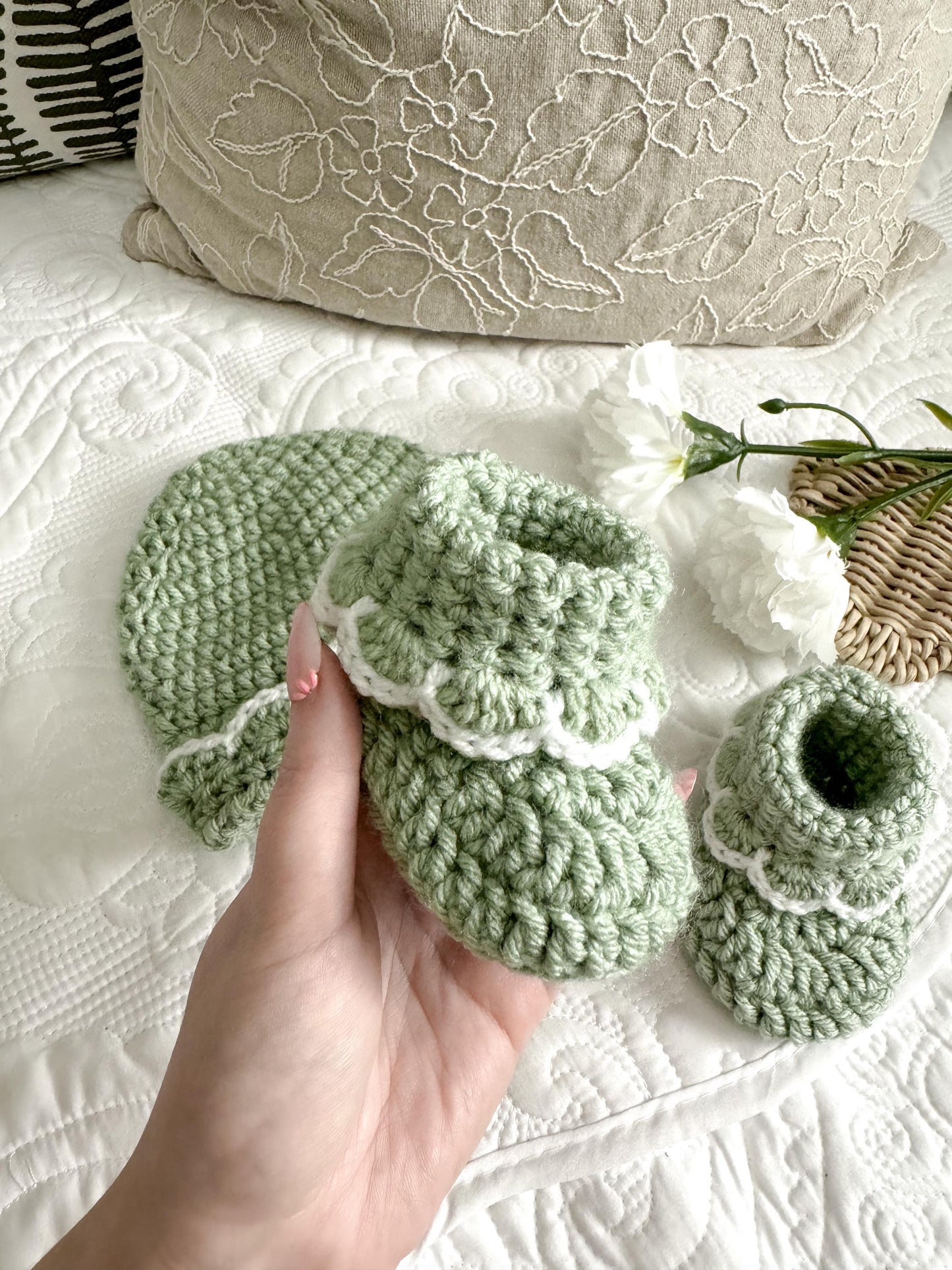 Scallop Booties & Hat Baby Bundle